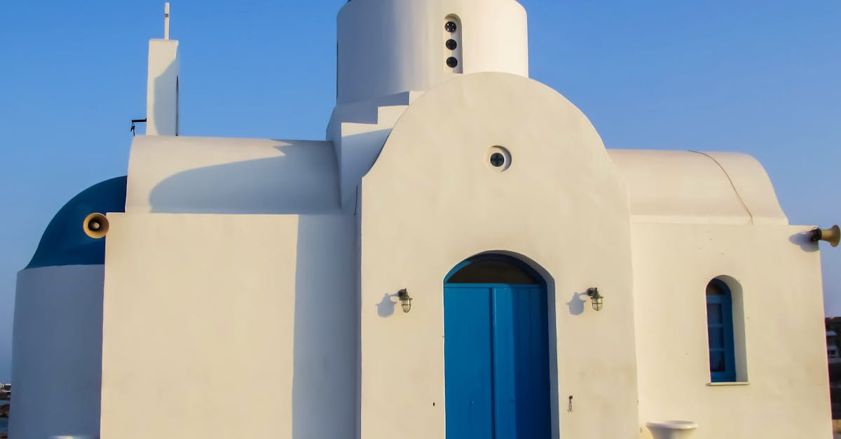 découvrez chypre, une île méditerranéenne riche en histoire, culture et paysages à couper le souffle. explorez ses plages ensoleillées, ses vestiges antiques et savourez la délicieuse cuisine locale. partez à l'aventure et laissez-vous séduire par les charmes de cette destination unique.
