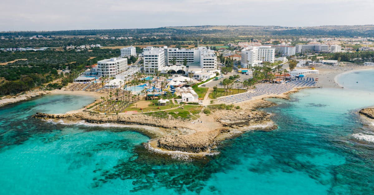 découvrez chypre, une île méditerranéenne riche en histoire, plages ensoleillées et culture fascinante. explorez ses sites archéologiques, savourez sa délicieuse gastronomie et profitez d'activités en plein air. un voyage inoubliable vous attend à chypre !